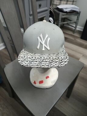 Rare Adult One Size New York Yankees '47 Gray Snapback Hat with Patterned Brim